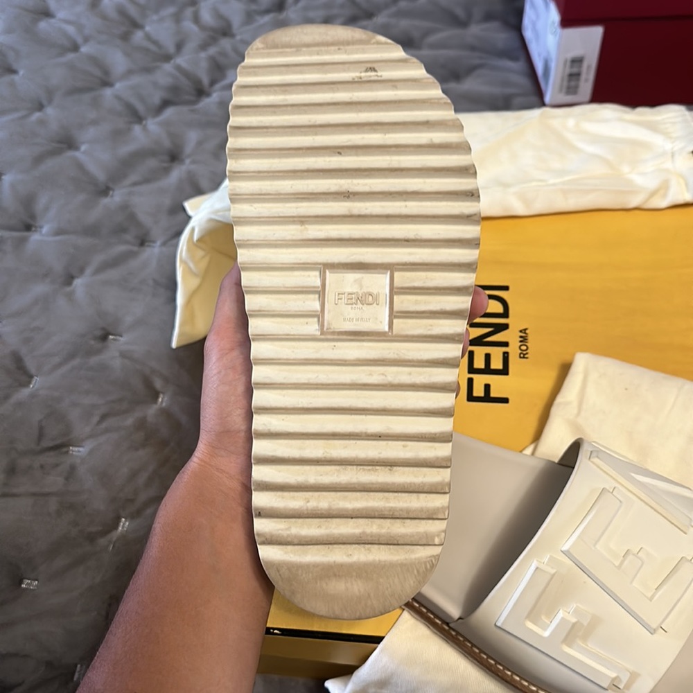 FENDI Flip flops - Picture 2 of 5